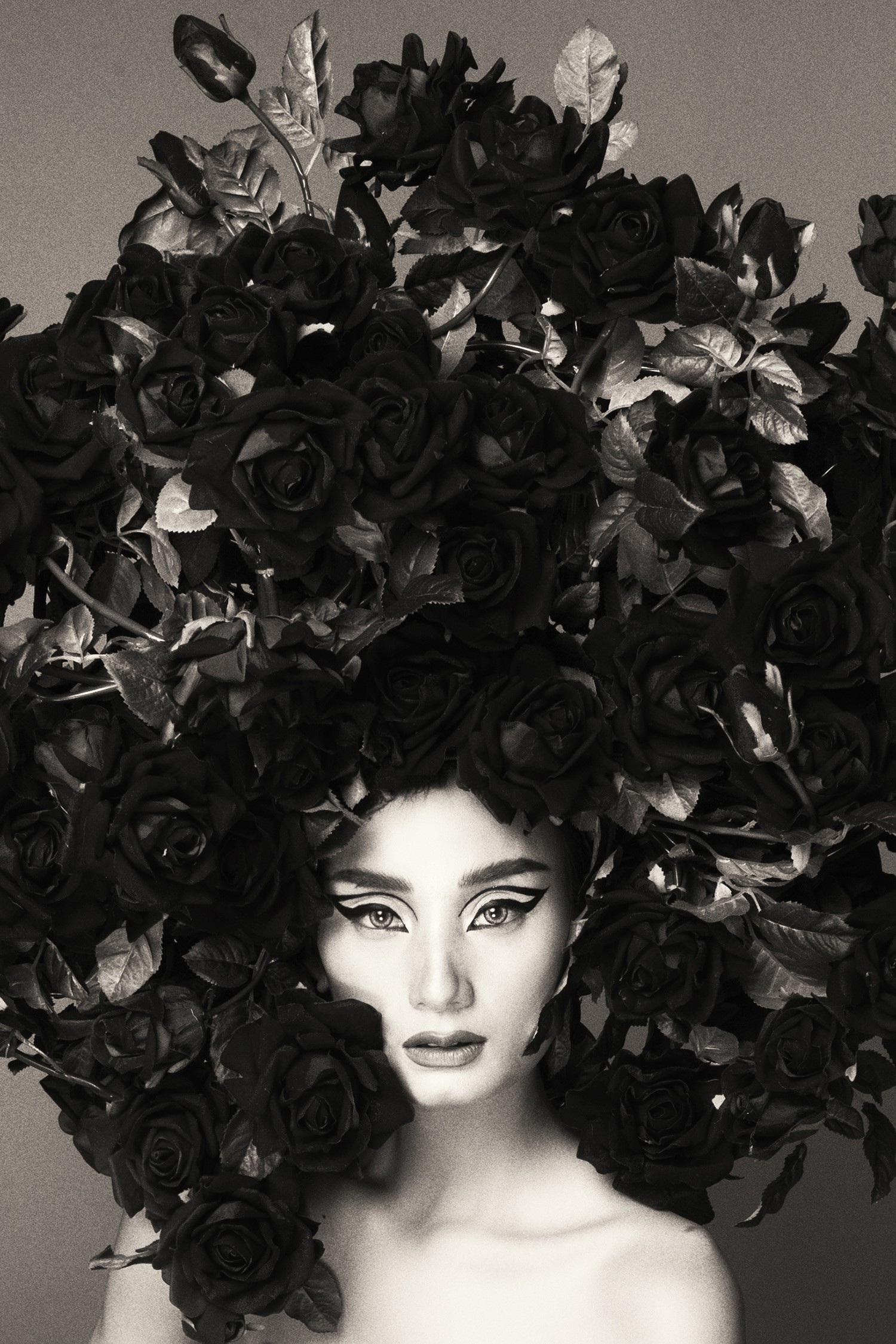 Hà Tăng vai trần, Kỳ Duyên cùng loạt mỹ nhân Việt khác trút bỏ xiêm y trong bộ ảnh của NTK Đỗ Mạnh Cường